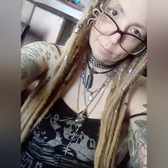 Meet your Posher, Malarie - Picture 2 of 4